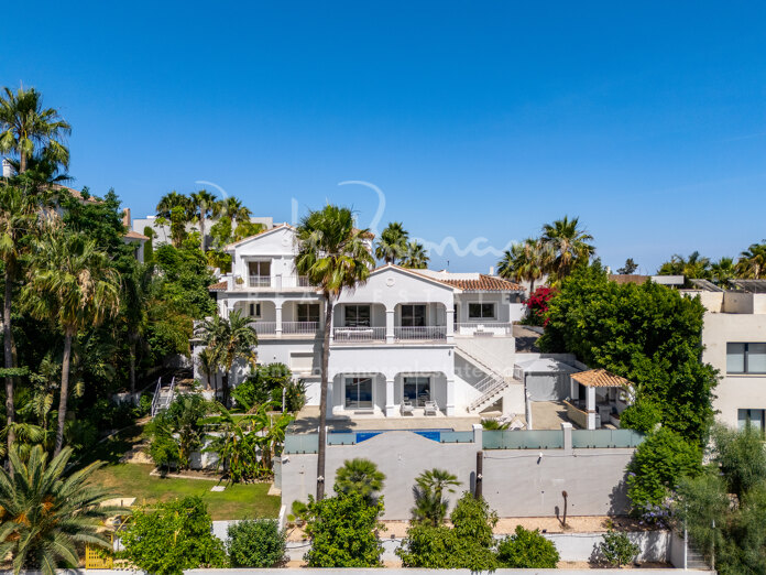 Villa with stunning sea views in La Alquería, next to El Paraiso Alto