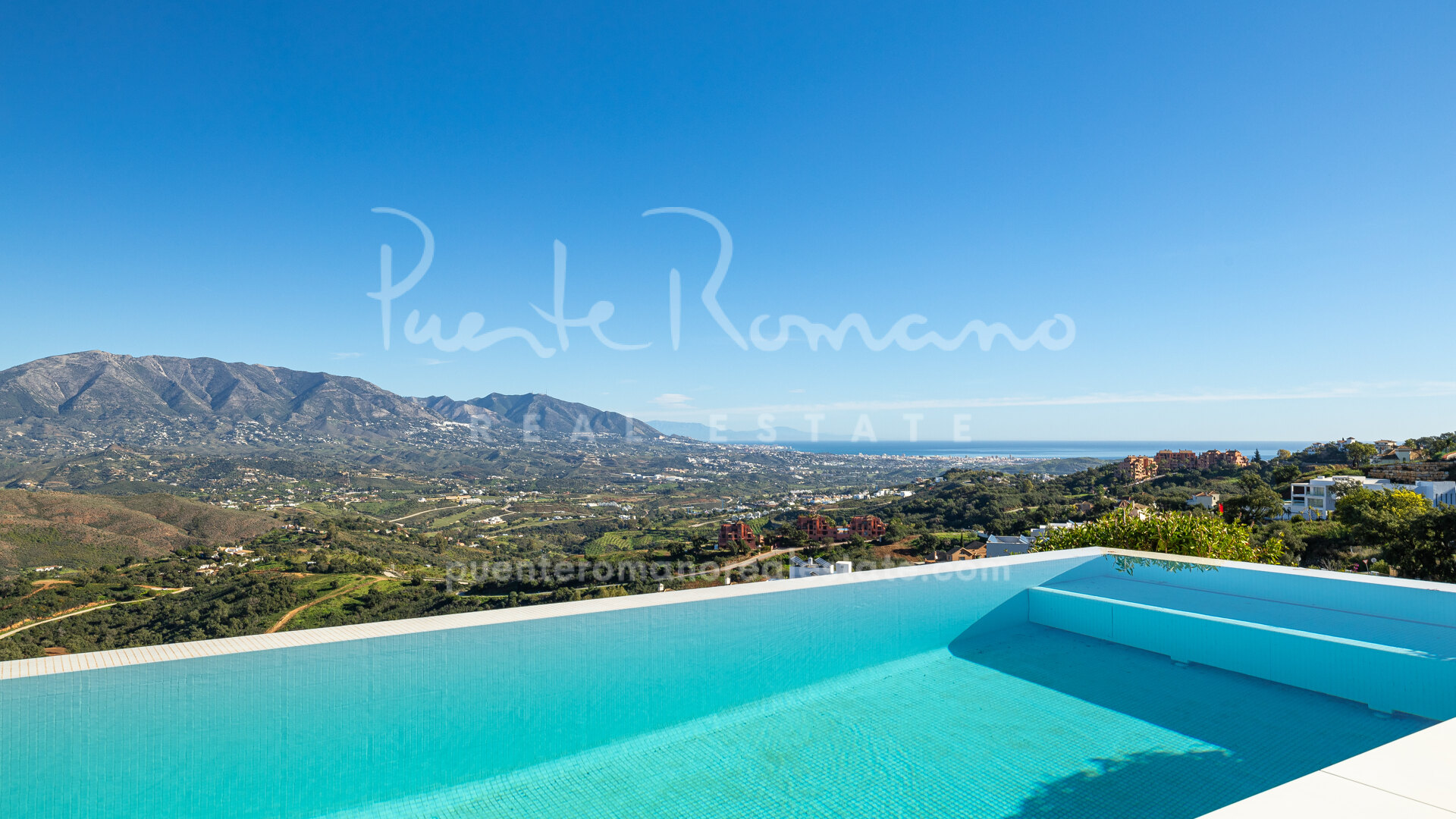 Spacious modern villa near the German School with panoramic sea views in La Mairena