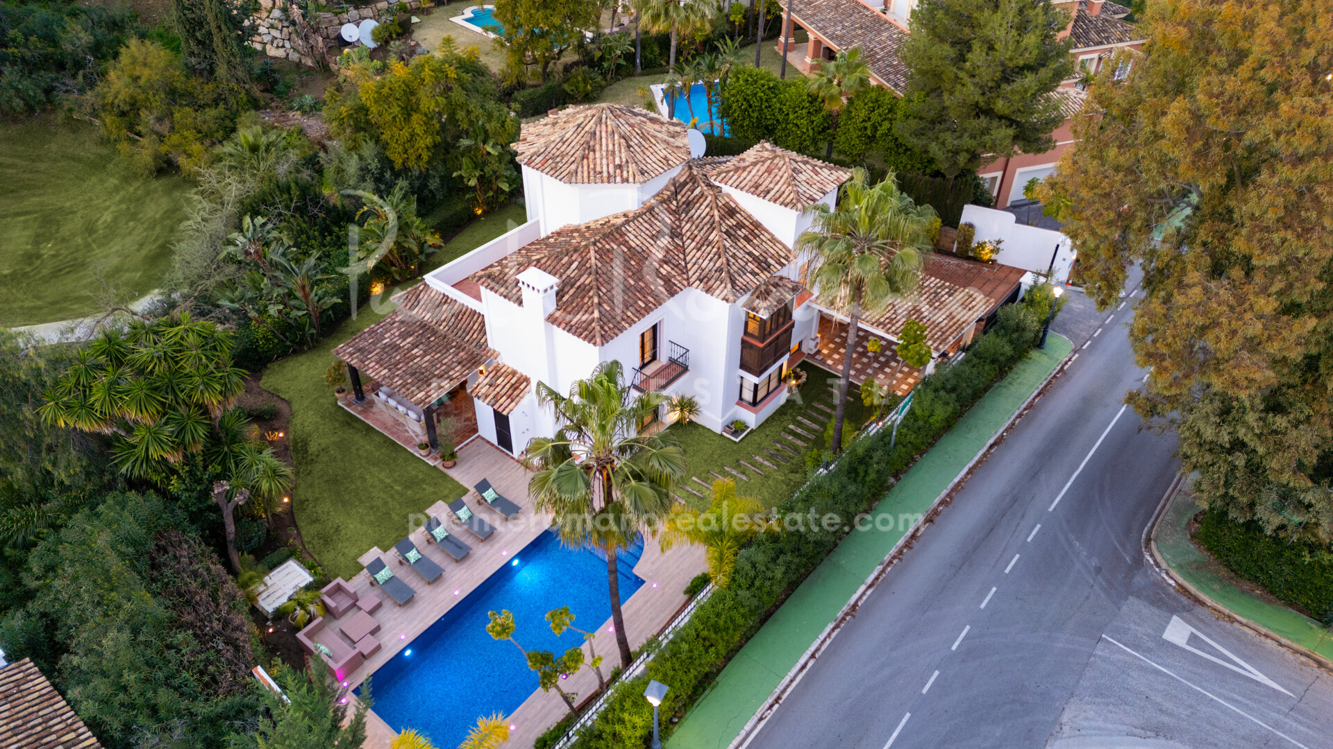 Hermosa villa en una ubicación privilegiada para amantes del golf en La Quinta, Benahavís