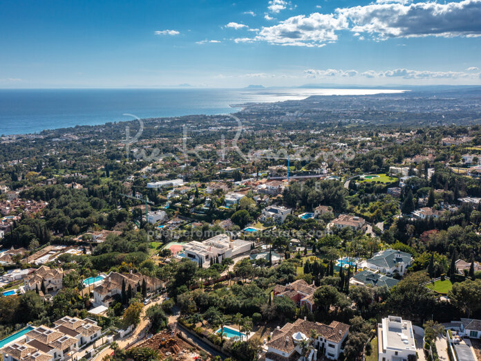 Prime plot for an exceptional luxury villa in the prestigious Cascada de Camoján community