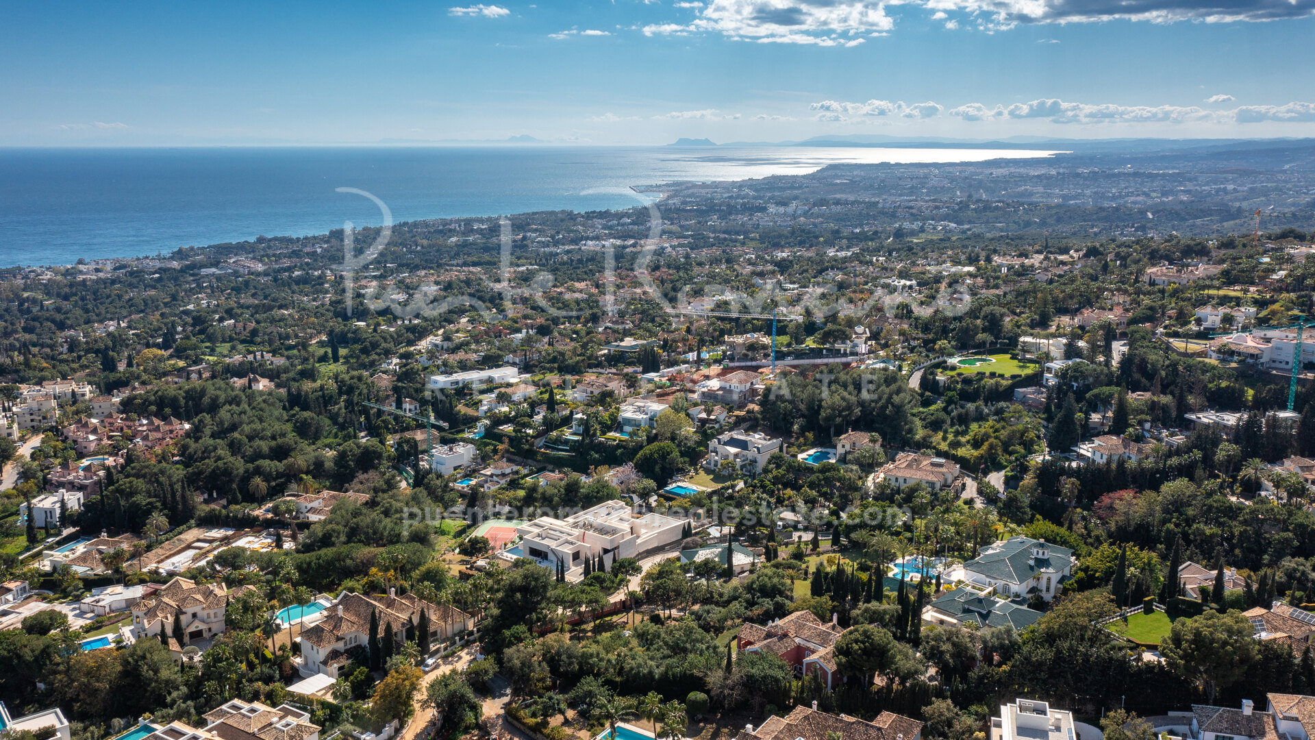 Prime plot for an exceptional luxury villa in the prestigious Cascada de Camoján community