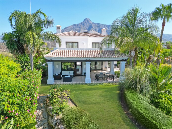 Elegant south-facing luxury villa in Las Lomas de Magna Marbella