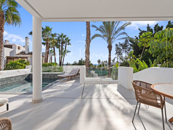 Duplex apartment with private pool close to amenities in El Paraíso, Estepona