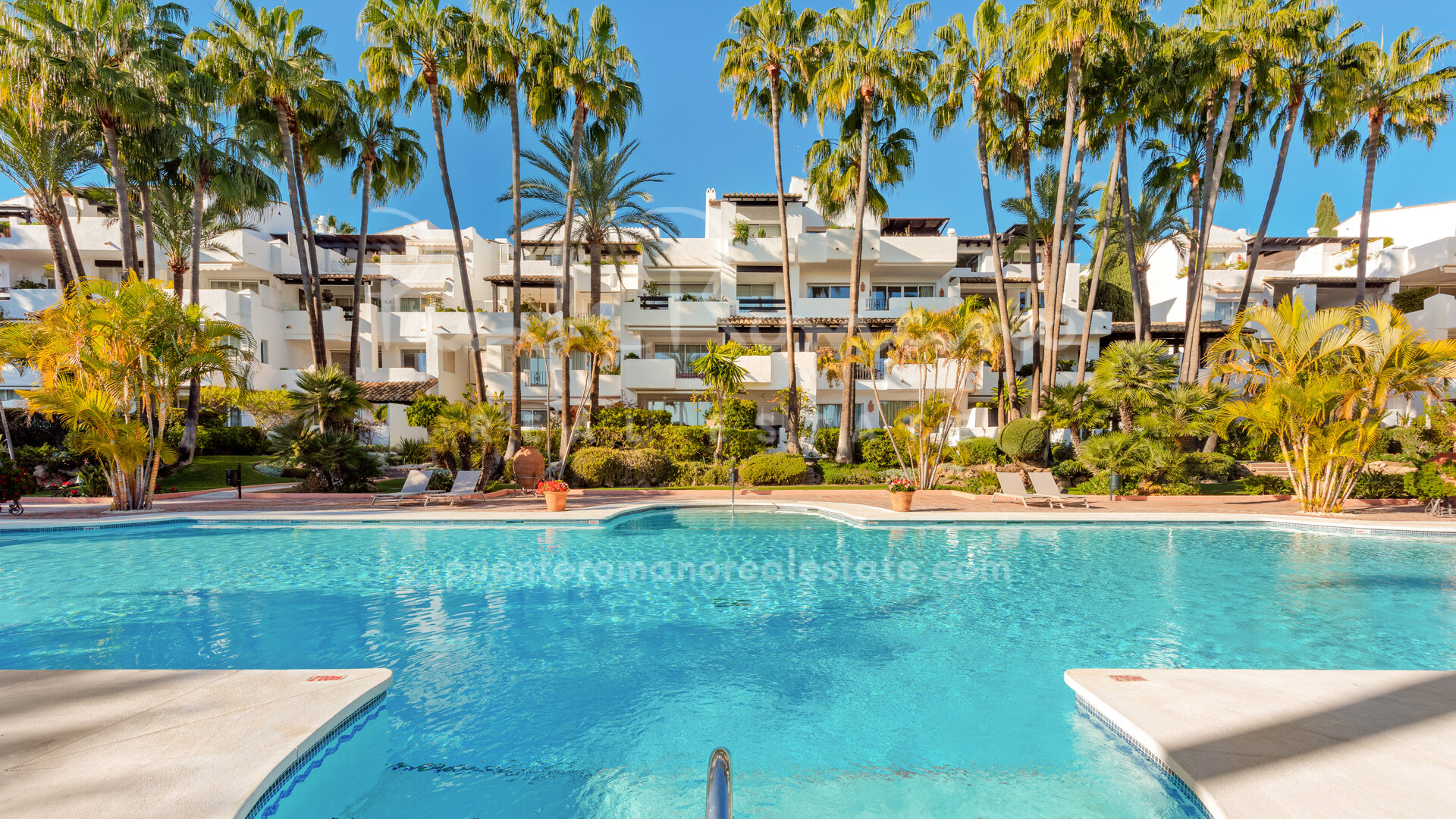 Exquisite modern apartment in the Andalusian Gardens, Marina Puente Romano – A rare gem on Marbella’s Golden Mile