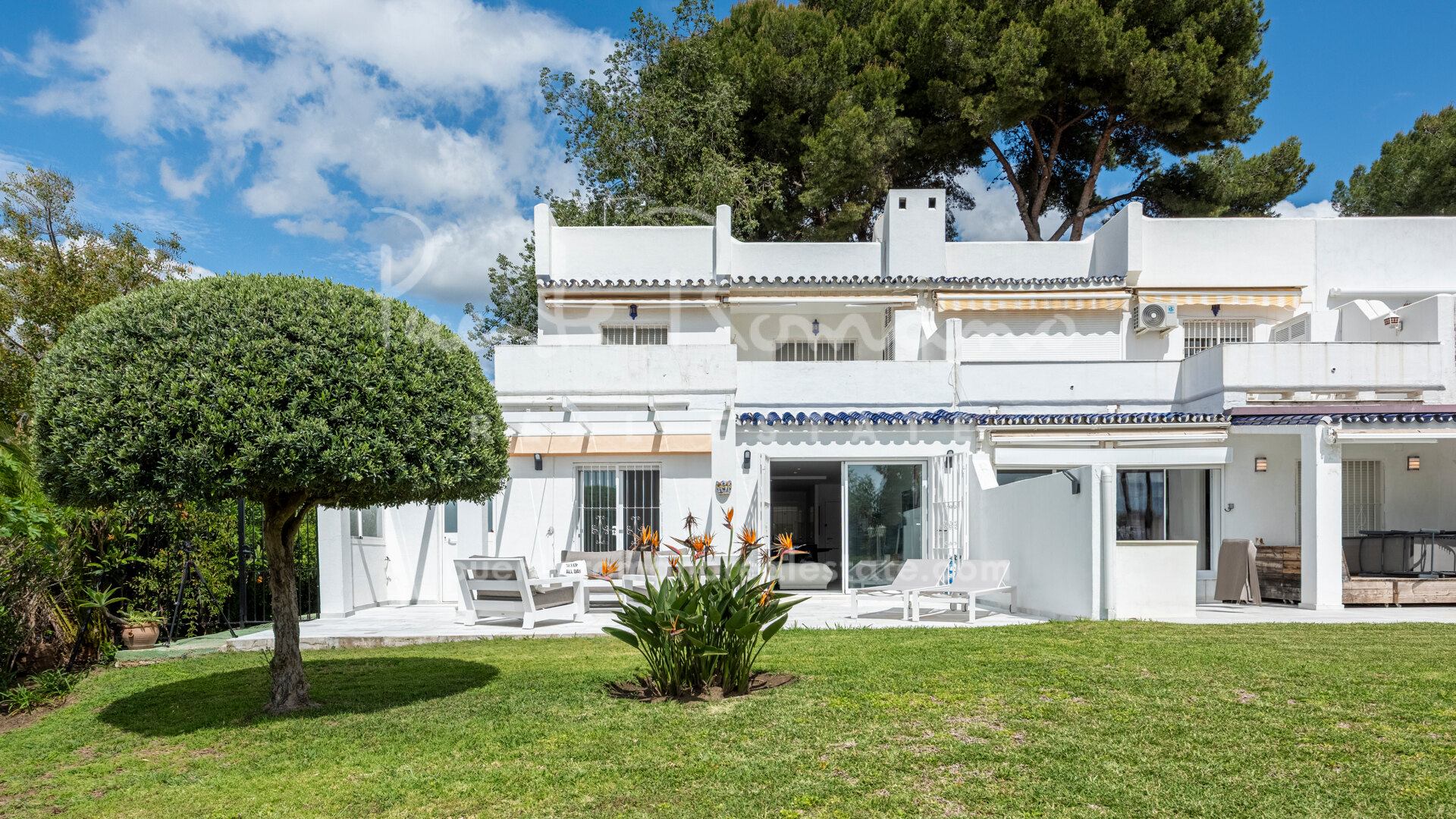 Stunning 2-bedroom ground floor apartment in La Rinconada
