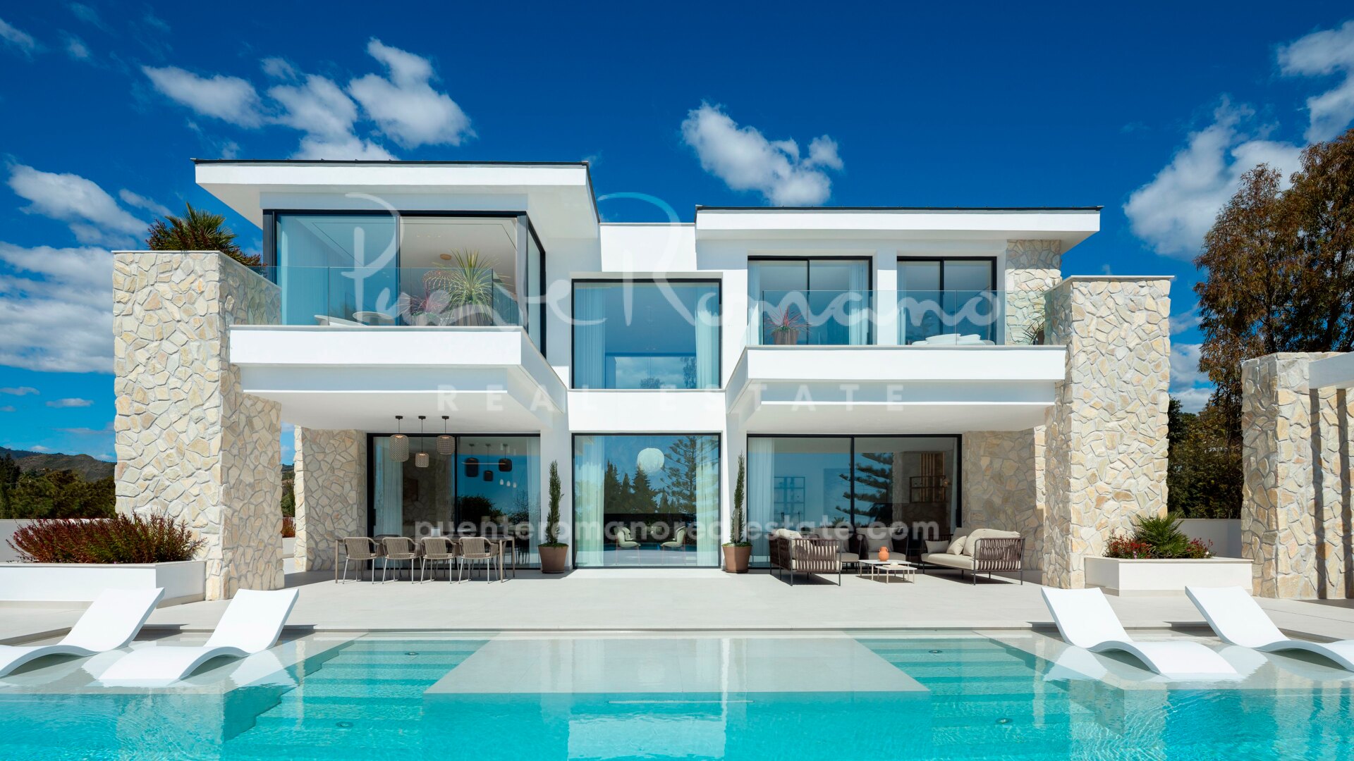 Villa a estrenar en la zona de La Quinta en una comunidad cerrada
