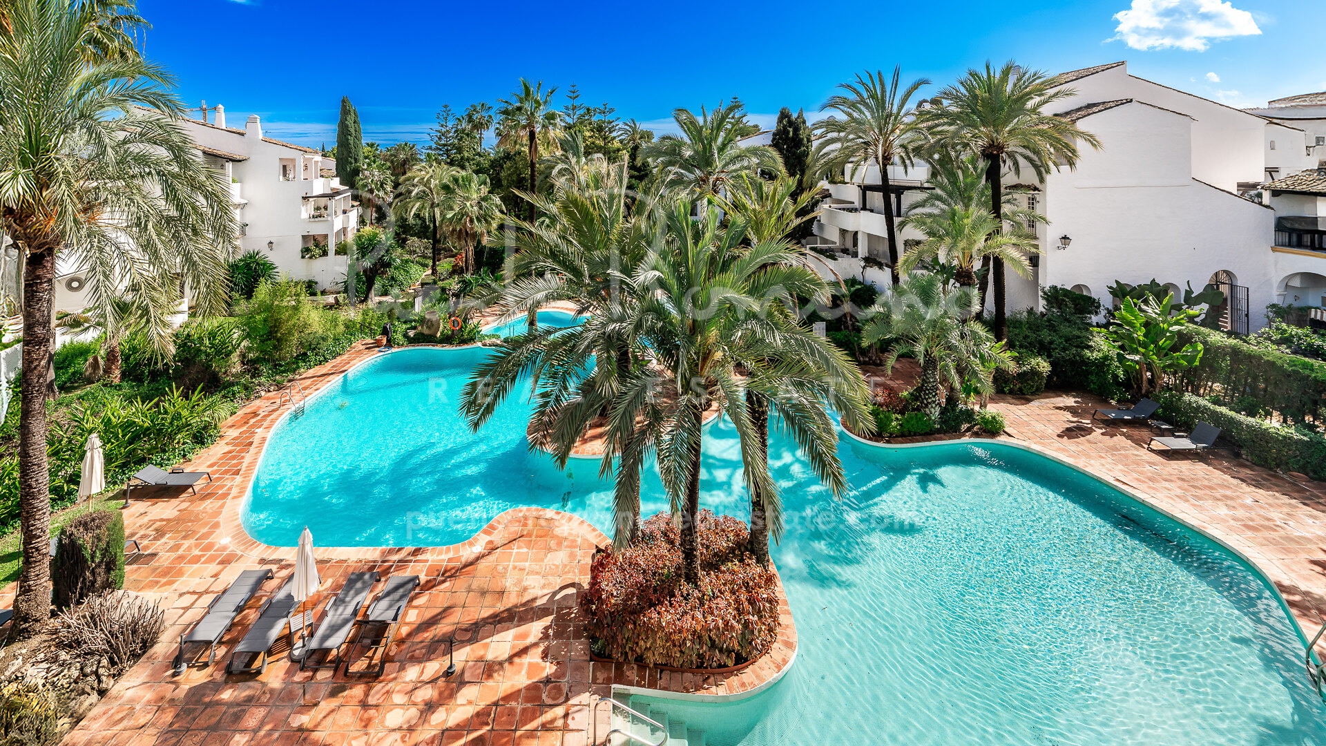 Magnificent apartment in Puente Romano II, just a short walk from the beach