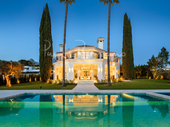 Impressive modern villa with first-class amenities in the heart of Nueva Andalucía