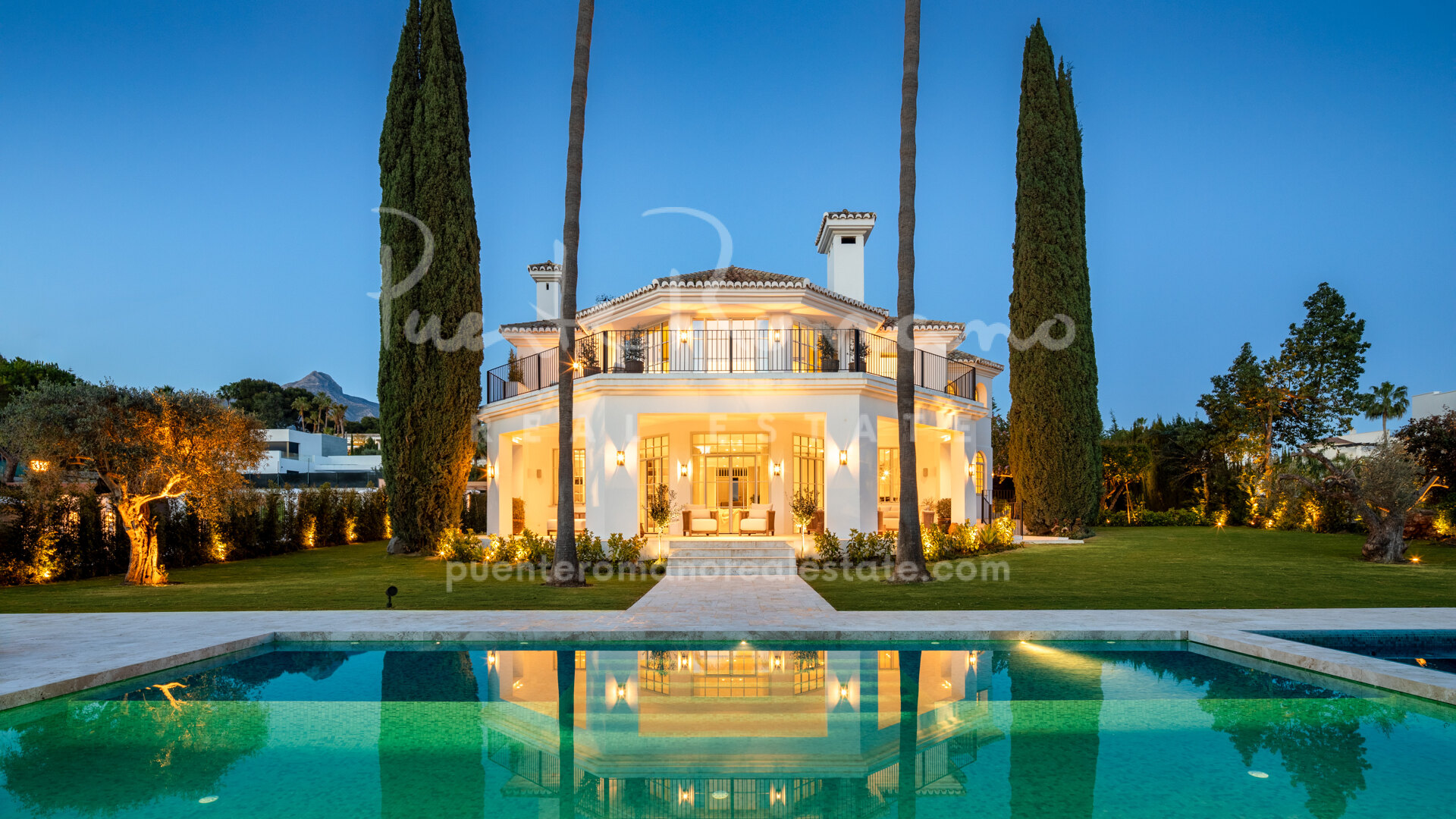 Impressive modern villa with first-class amenities in the heart of Nueva Andalucía