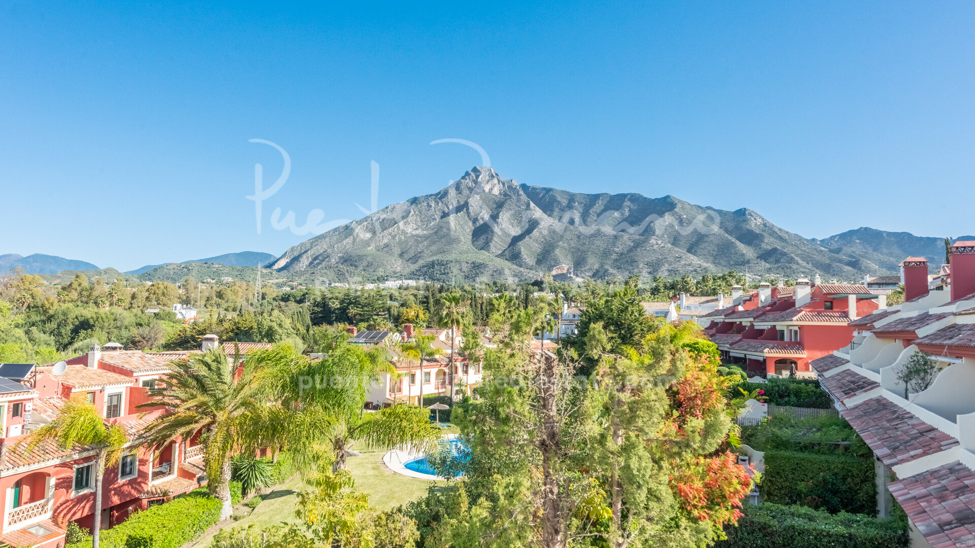 Spectacular townhouse in Arco Iris just steps from Puente Romano and the promenade