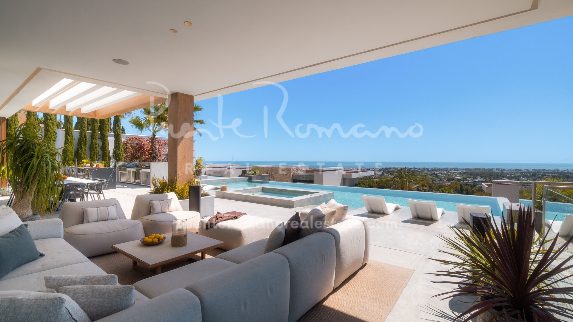 Lujosa villa moderna con zona de spa privada en El Herrojo Alto