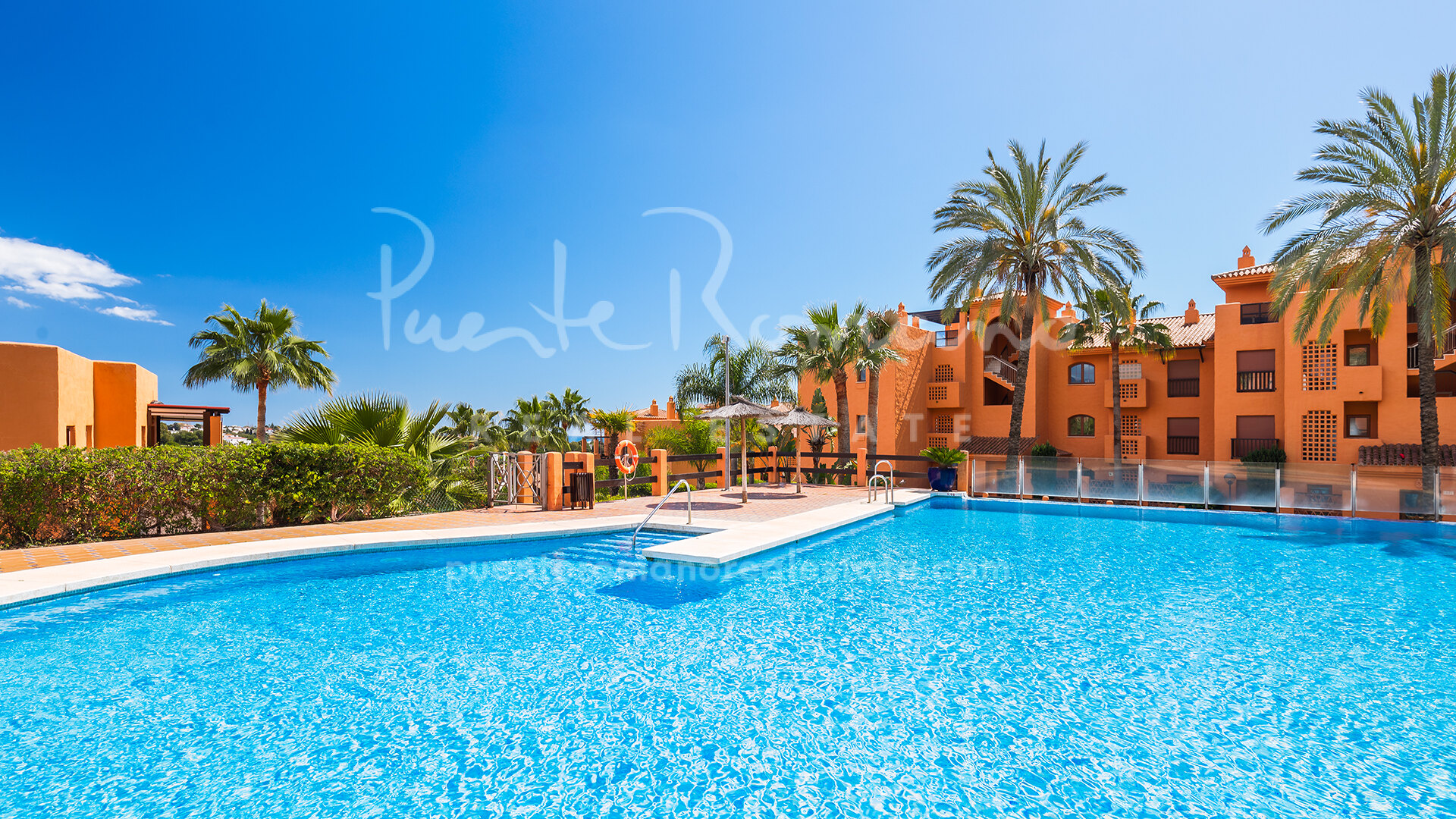 Stylish garden apartment near Atalaya Golf