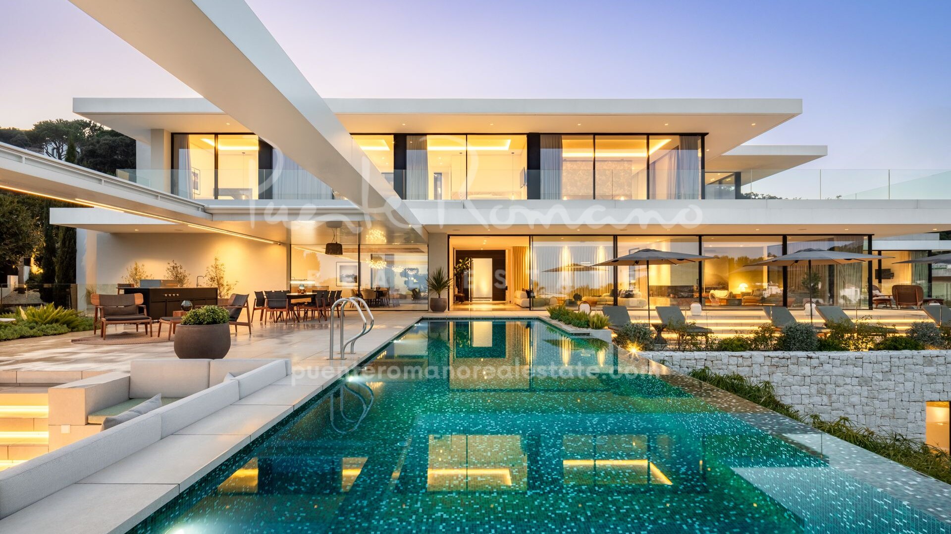 Modern architectural masterpiece in El Madroñal