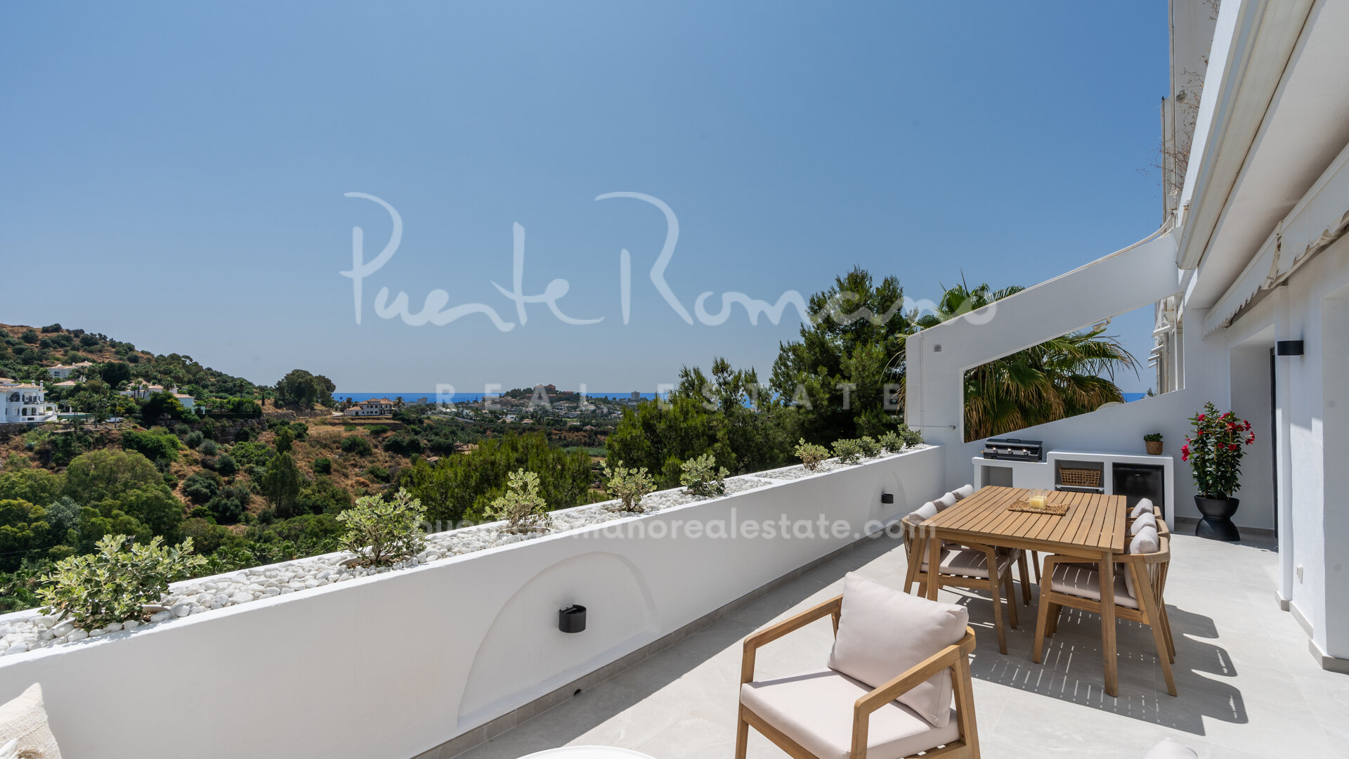 Elegant and spacious apartment with panoramic views in La Quinta