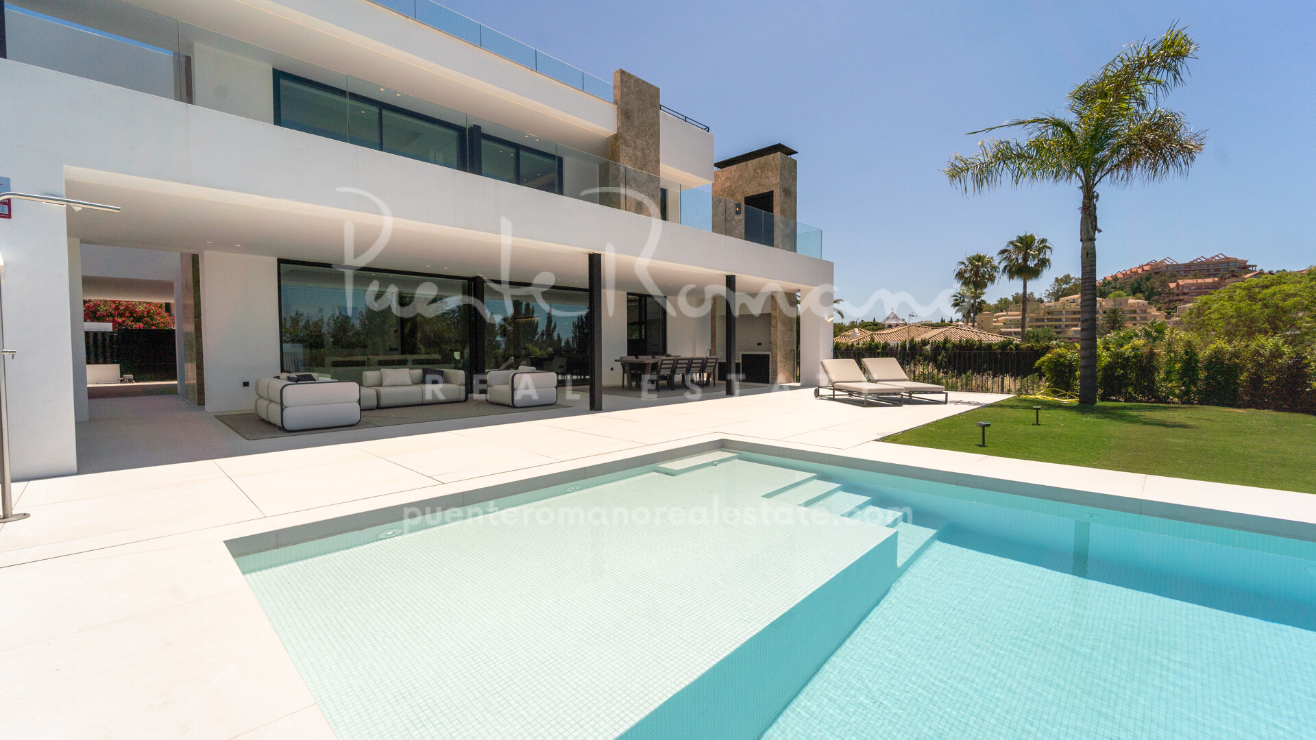 Villa Moderna en el corazón del Valle del Golf en Nueva Andalucía