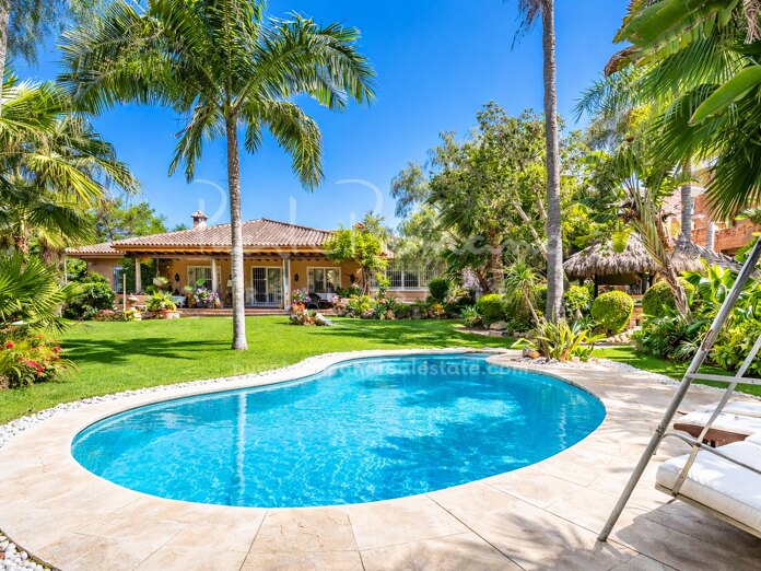 Charming family home in prestigious residential community next to Puerto Banús