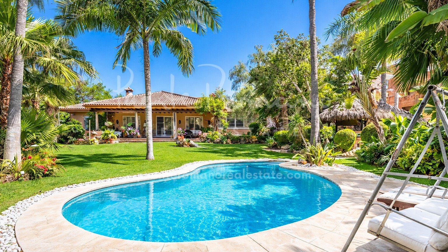 Charming family home in prestigious residential community next to Puerto Banús