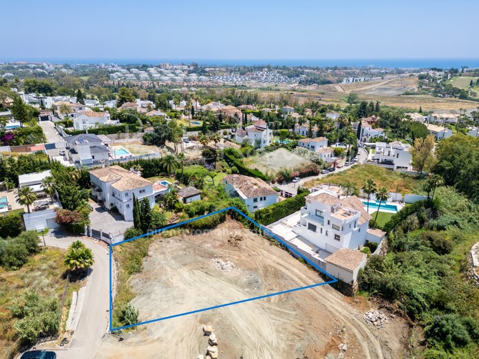 Exceptional plot in the prestigious El Paraíso area