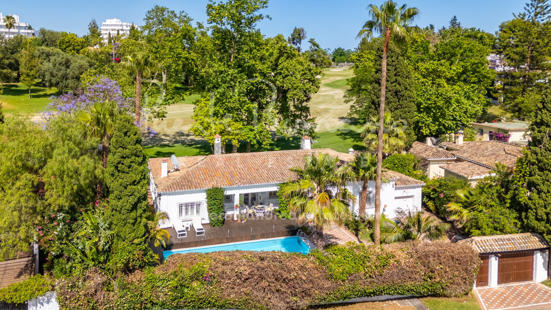 Lovely single-level villa located directly on the Guadalmina Alta golf course
