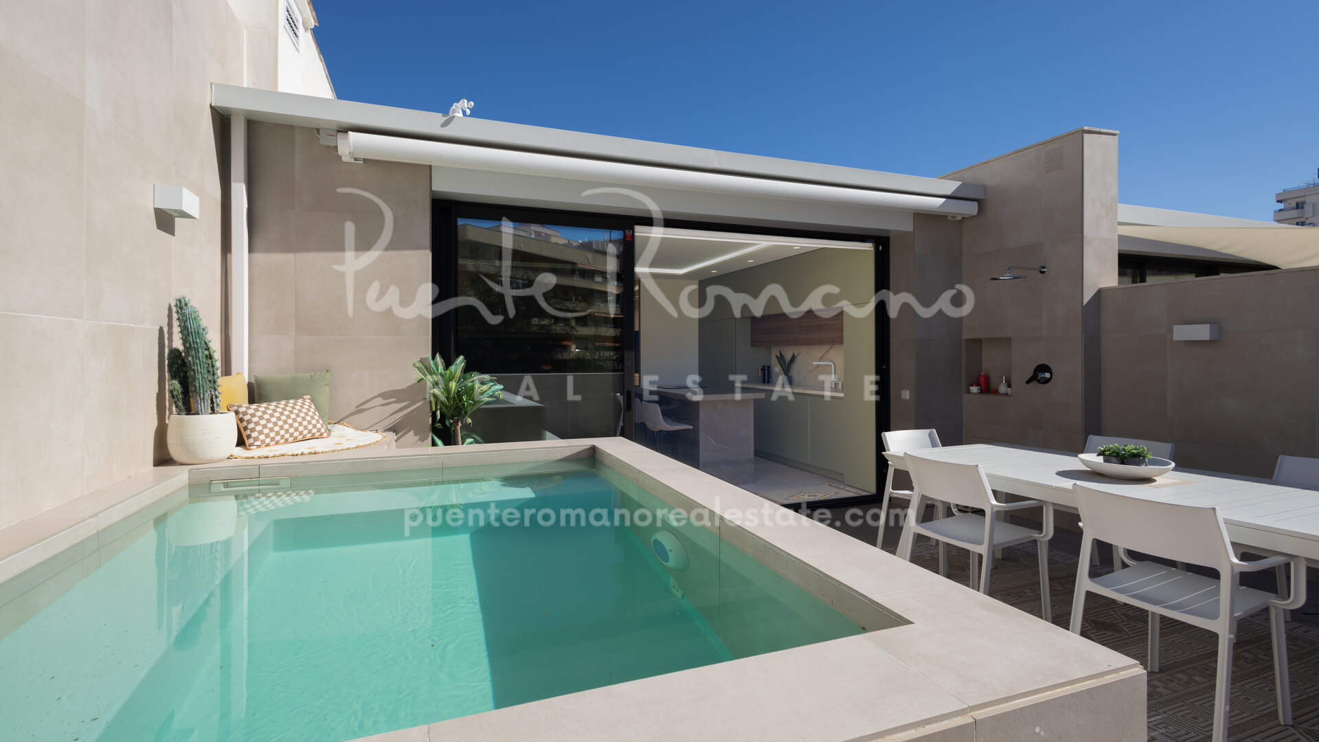 Exceptional luxury duplex penthouse in the heart of Marbella