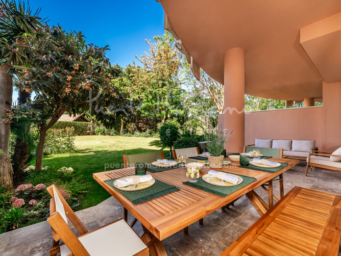 Apartamento moderno en planta baja con jardín privado en Magna Marbella