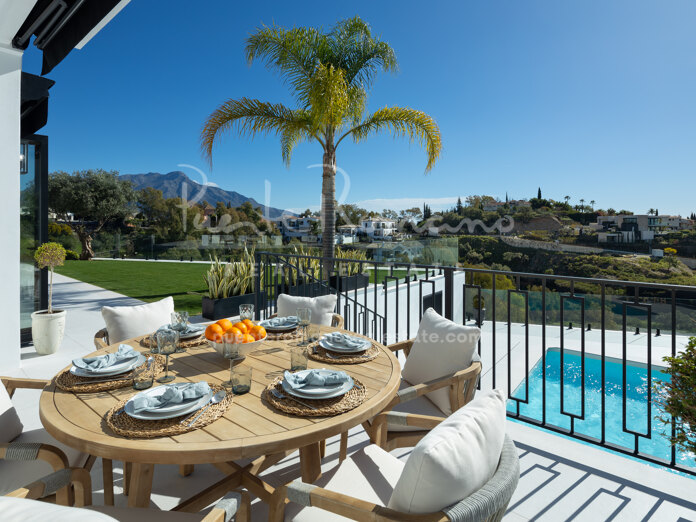 Villa moderna y elegante con vistas panorámicas en Monte Halcones