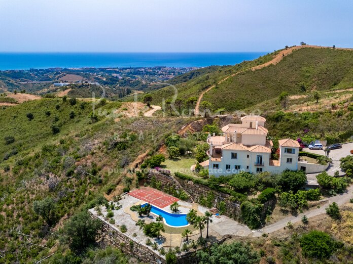 Mediterranean-style 7-bedroom villa set on 48,344 m² of private land in Forest Hills