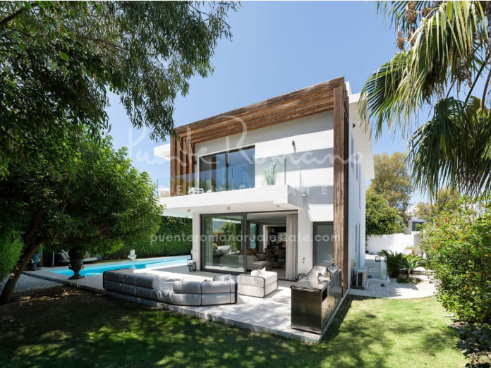 Villa de diseño contemporáneo en La Arboleda, Nueva Atalaya, Estepona Este