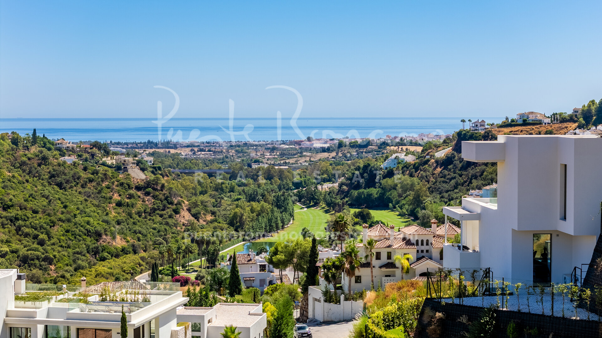 Plot with license for a modern villa in Lomas de La Quinta, Benahavís