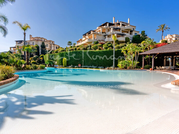 South facing duplex penthouse with golf and panoramic sea views in Capanes del Golf