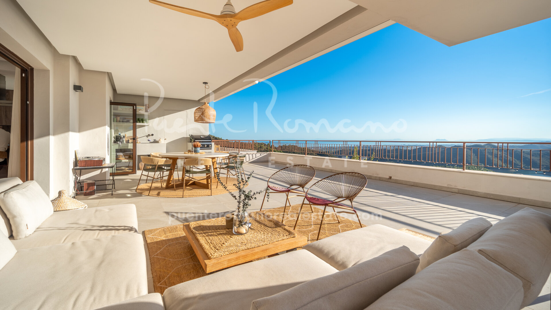 Apartamento bellamente decorado con vistas panorámicas al mar, al campo y al lago de Istán