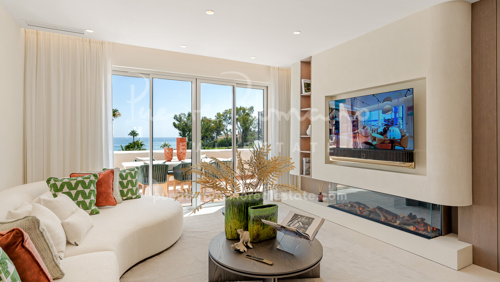 Contemporary beachfront penthouse with stunning views in Bahía del Velerín, Estepona
