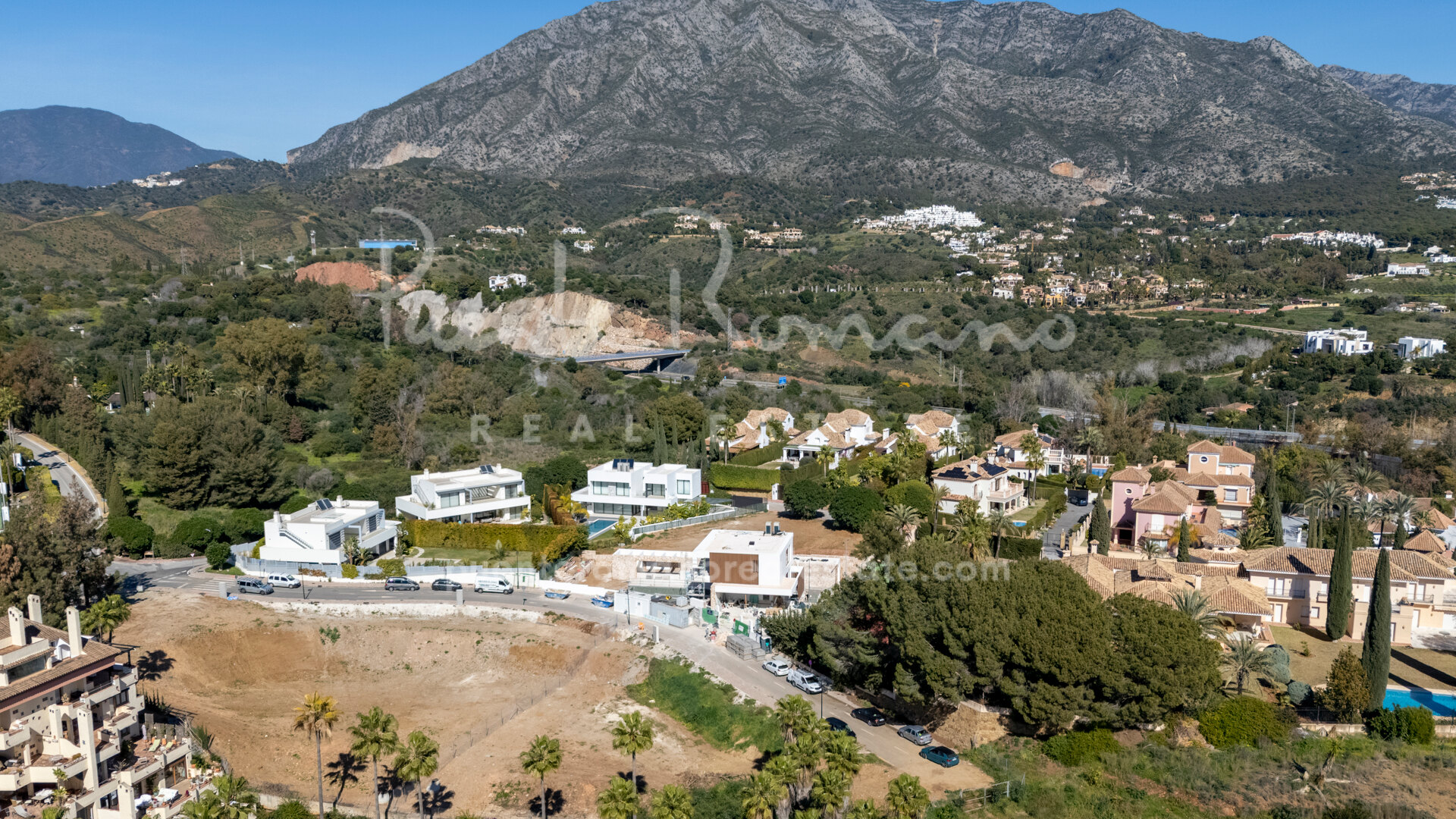 Exclusive plot with project with stunning sea views in Lomas del Marbella Club