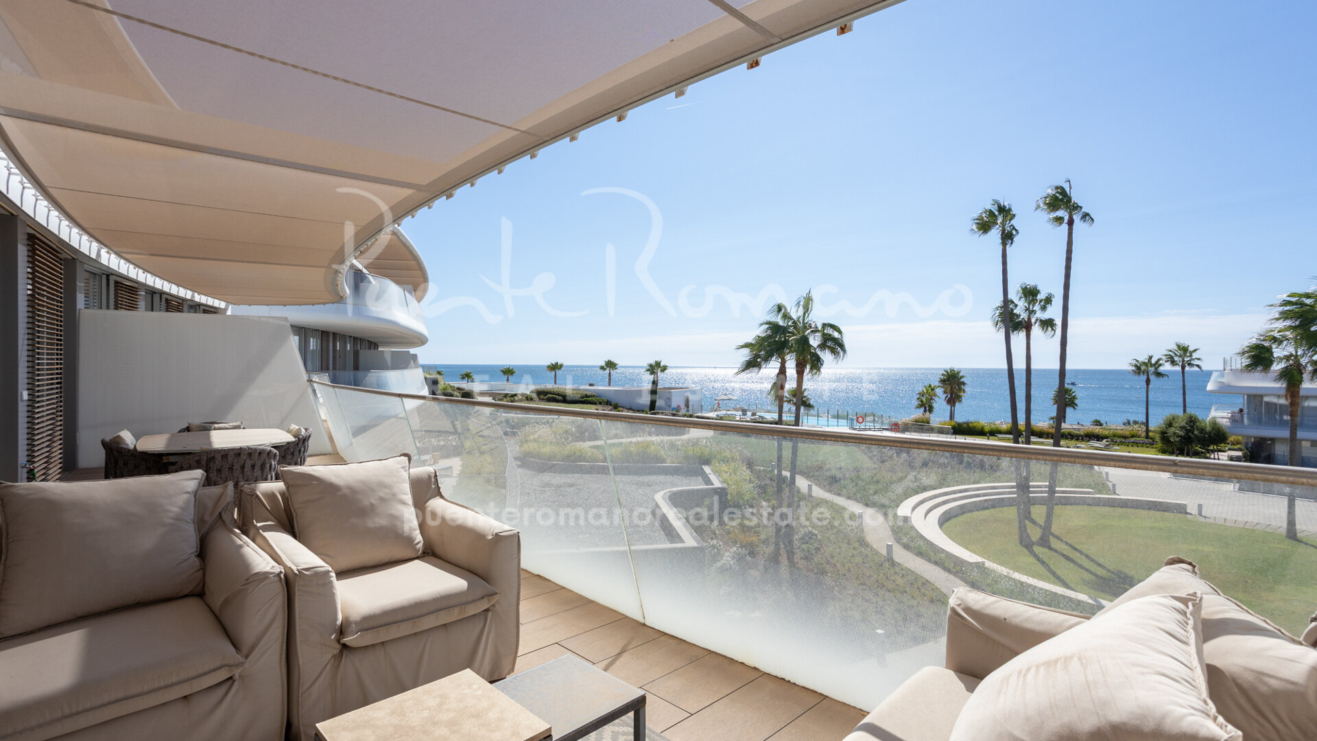 Moderno apartamento en primera línea de playa en The Edge, Estepona Oeste