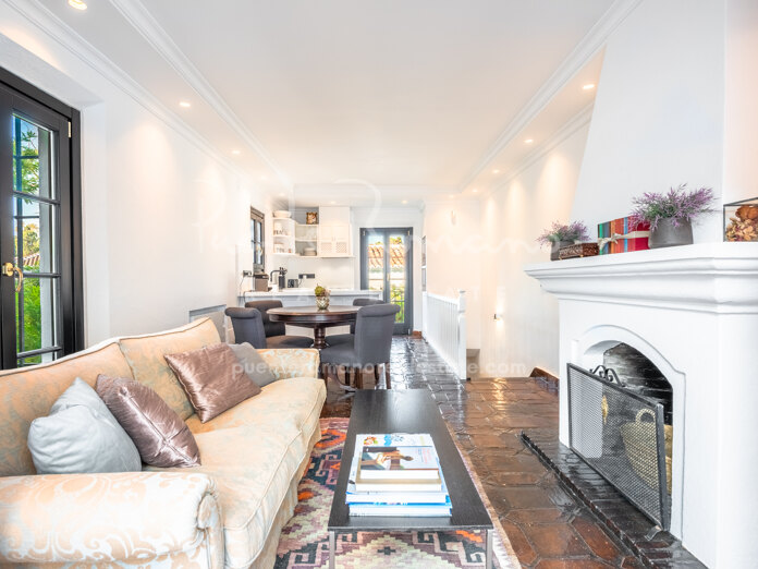 Stunning corner townhouse in Lomas Pueblo