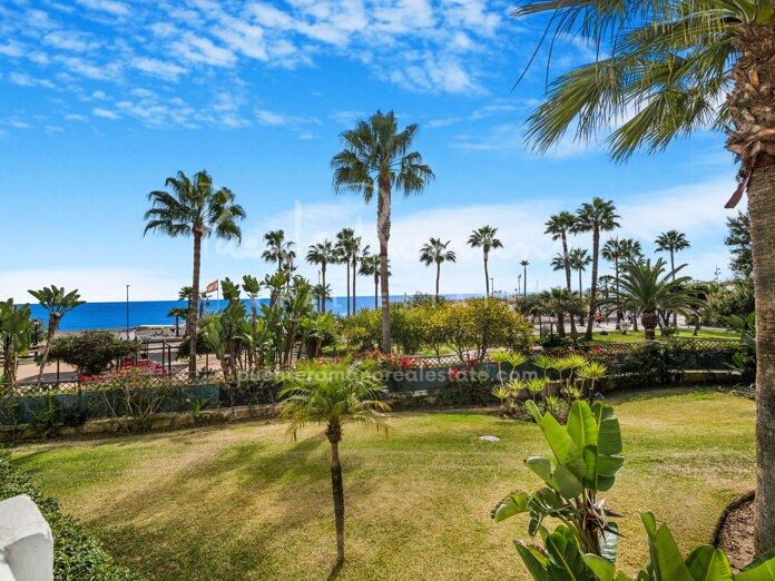 Precioso apartamento dentro de una lujosa comunidad en primera línea de playa en Puerto Banús