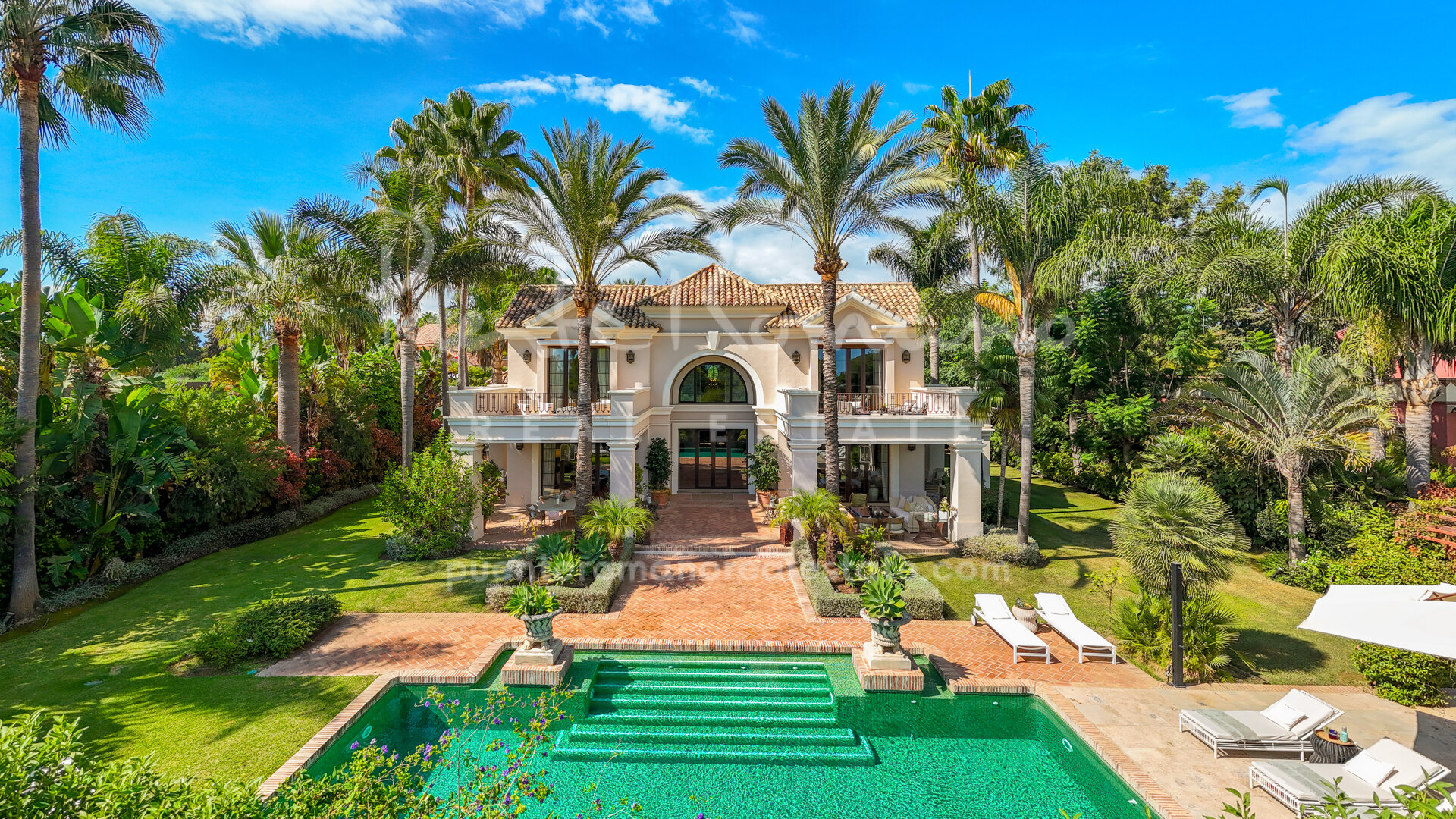 Charming Mediterranean-style beachside villa in Guadalmina Baja