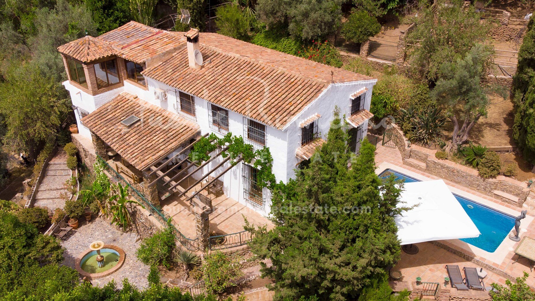 Encantadora finca rústica con encanto tradicional en Sayalonga