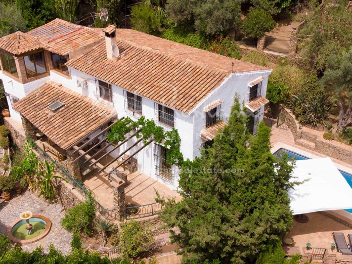 Encantadora finca rústica con encanto tradicional en Sayalonga