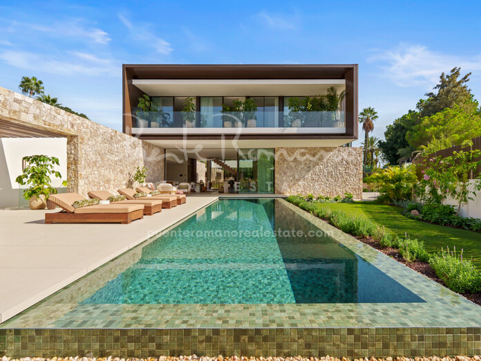 Contemporary villa with seamless indoor-outdoor design, natural materials and luxurious wellness areas