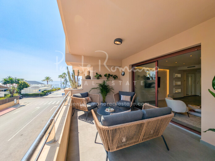 Luxurious beachside apartment in a beachfront community in San Pedro de Alcántara