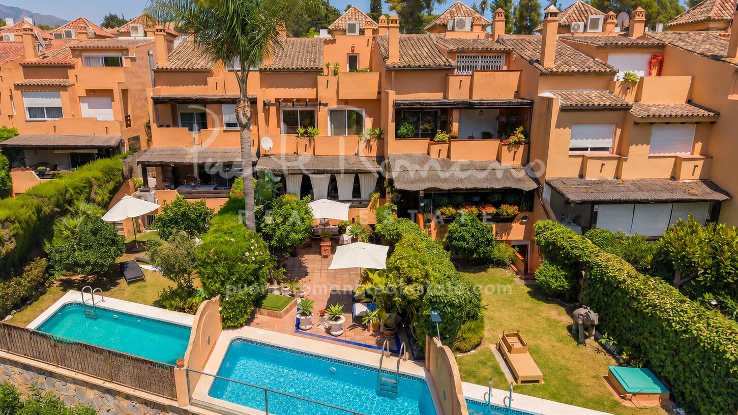 Casa adosada con gran potencial y piscina privada, a pasos de Puente Romano, Forum y la playa