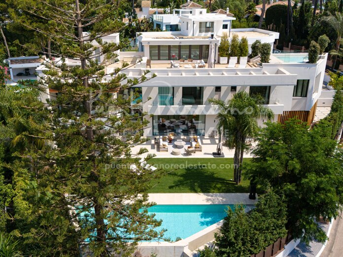Villa de nueva construcción en Los Monteros, a solo unos pasos de la playa