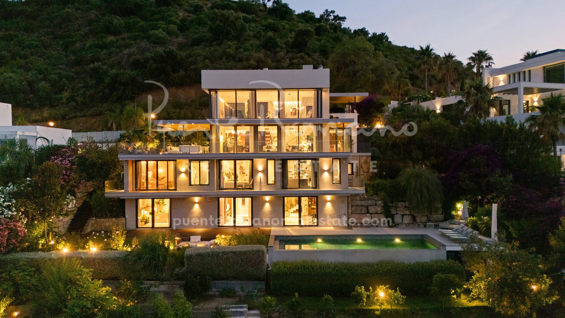 Villa contemporánea con vistas panorámicas en La Mairena