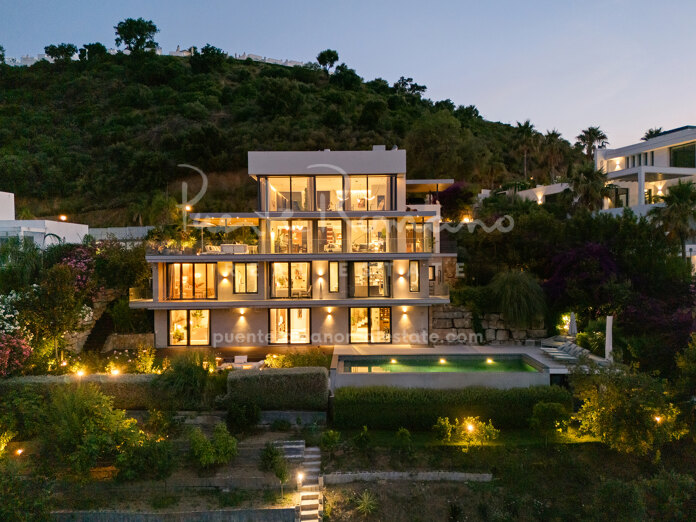 Villa contemporánea con vistas panorámicas en La Mairena