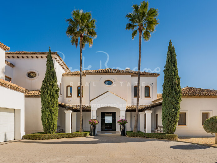 Impressive private villa on an expansive plot in the exclusive La Zagaleta Country Club