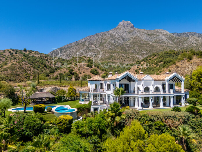 Timeless Mediterranean villa with uninterrupted sea views in Marbella Hill Club on the Golden Mile