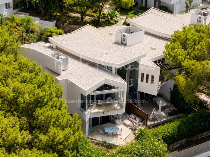 Corner townhouse in Meisho Hills with exceptional wellness amenities