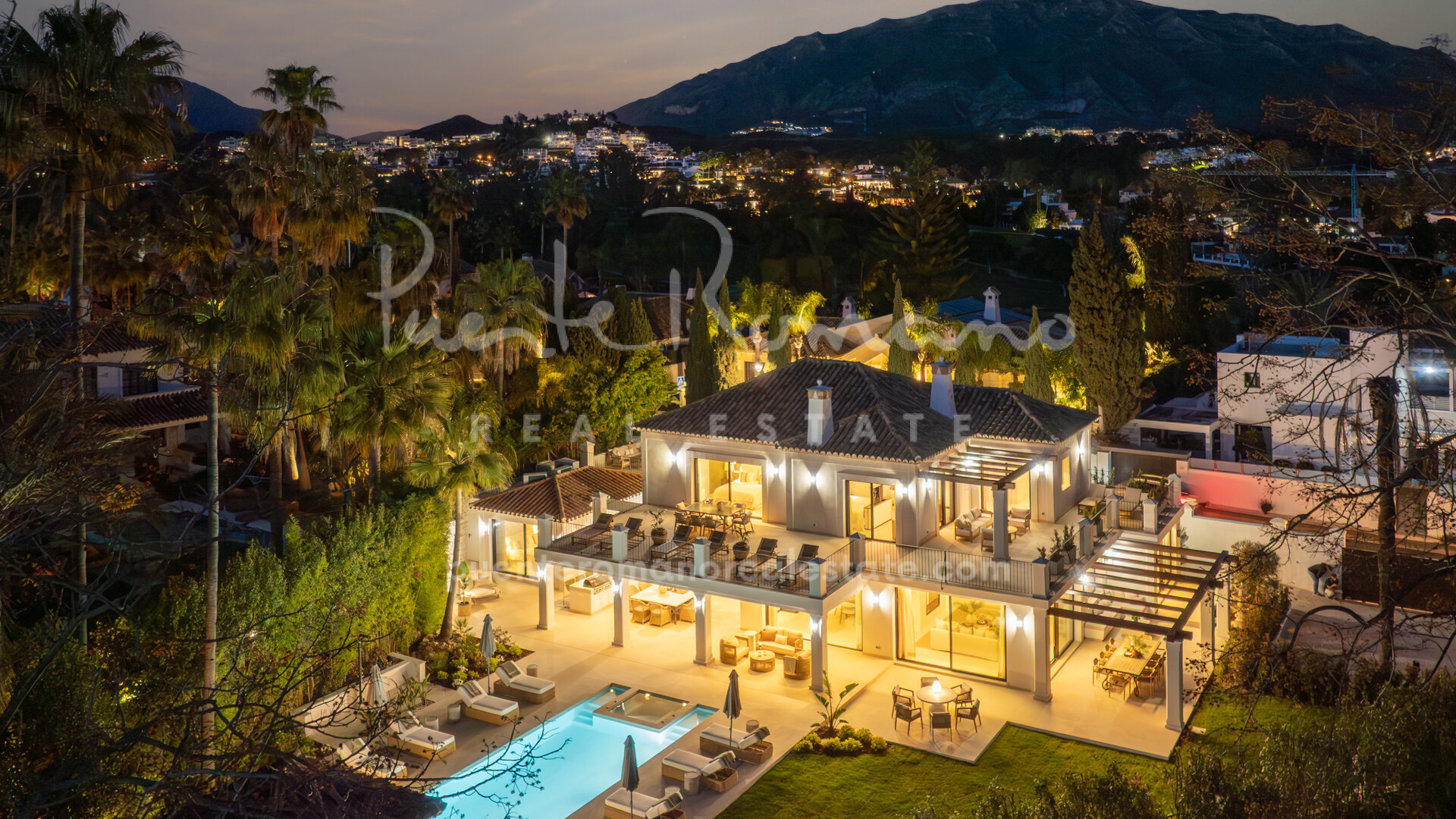 Frontline golf villa in La Cerquilla with a contemporary architecture and timeless design