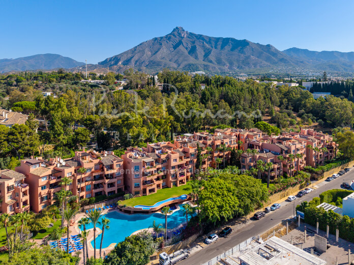 Beautiful apartment with sea views in the exclusive Oasis de Marbella
